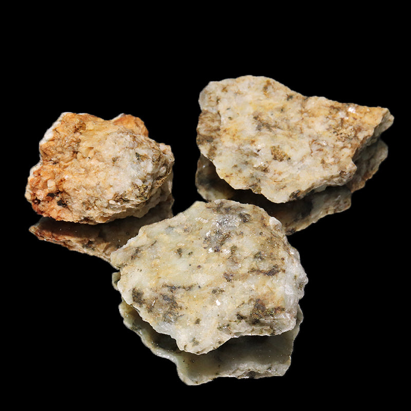 【日本銘石】原石　杉石(スギライト)＜愛媛県産＞　約17～20g　ランダム発送  [co-g1654]