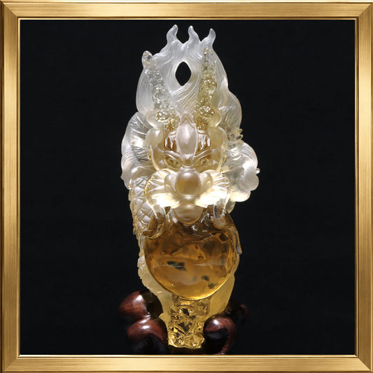 【一点物】【動画】天然シトリン＜ブラジル産＞　龍　彫り物　約31.4×37.8×87.5mm(本体)　台座付き　証明書付　 [co-g2905]