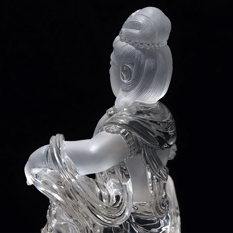 【一点物】【動画】本水晶＜ブラジル産＞　自在観音　彫り物　約48.8×96.9×109.0mm(本体)　台座付き　証明書付　 [co-g2907]