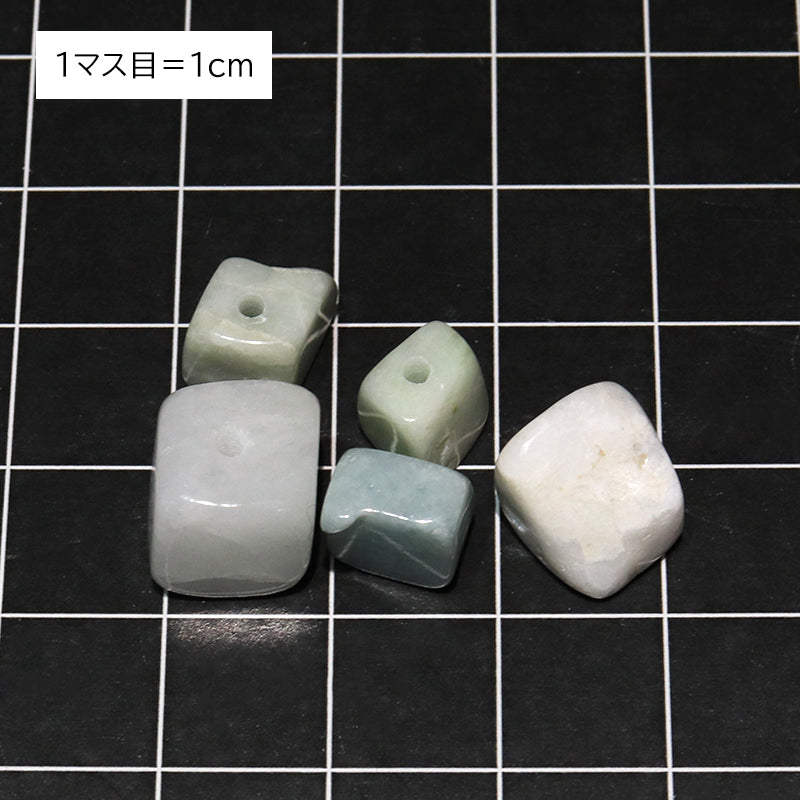 【日本銘石】角ビーズ　糸魚川翡翠＜新潟県産＞　5個入り　約10～16mm　穴あり [co-g0717]