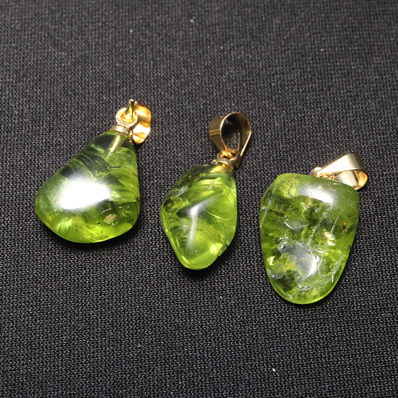 ペリドット＜ミャンマー産＞　TOPランク　原石　約11.9～16.5×8.1～11.8mm　真鍮製 [co-g2963]