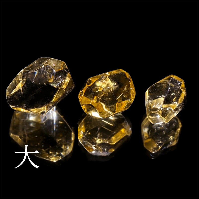 シトリン＜ブラジル産＞　穴なし　約横7～11×縦10～18mm　バラ石　ランダム発送　 [co-g3452]