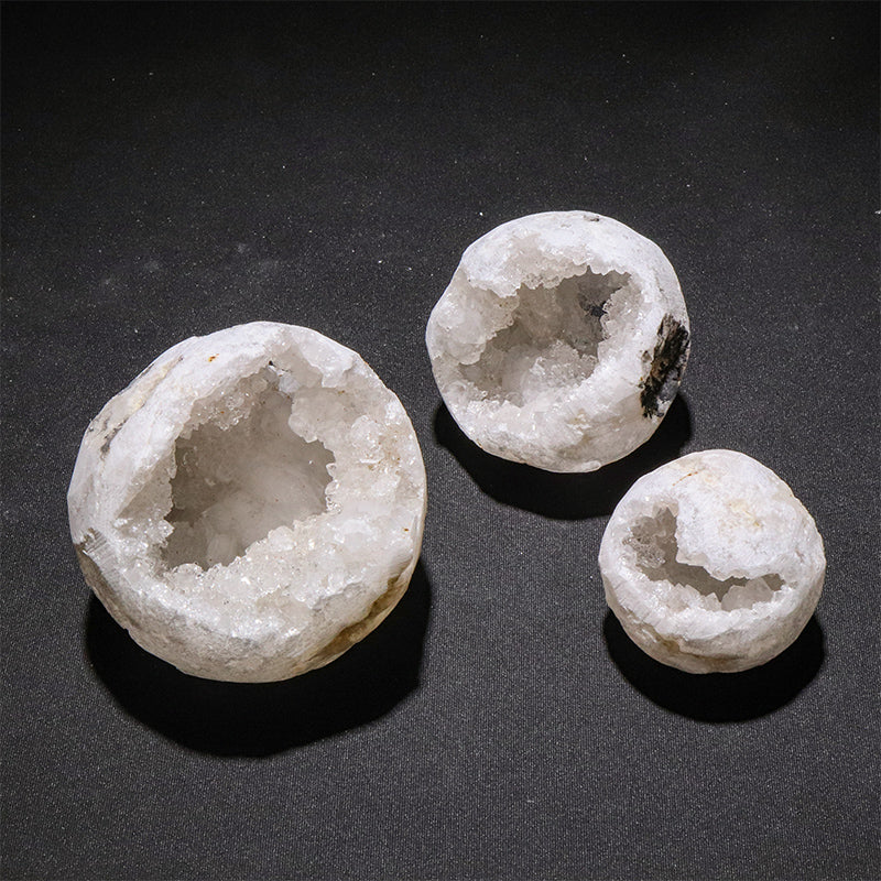水晶ジオード＜モロッコ産＞　丸玉　原石　　約4.9～8.3cm　ランダム発送 [co-g3274]