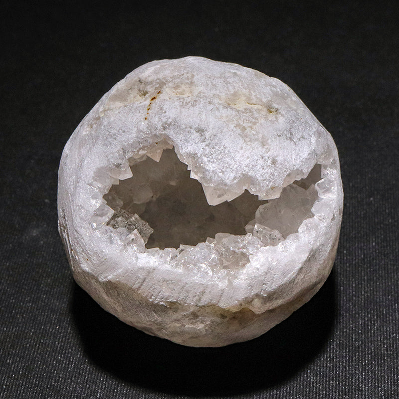 水晶ジオード＜モロッコ産＞　丸玉　原石　　約4.9～8.3cm　ランダム発送 [co-g3274]